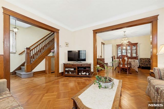 520 Dewey Avenue, Cliffside Park, NJ 07010
