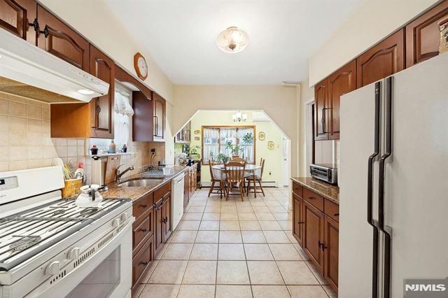 520 Dewey Avenue, Cliffside Park, NJ 07010