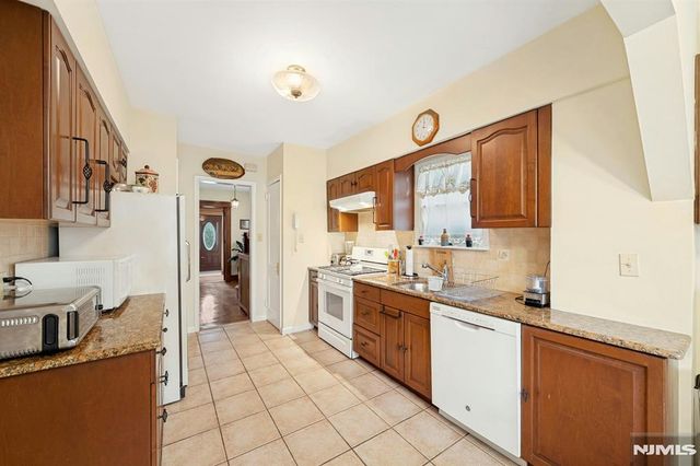 520 Dewey Avenue, Cliffside Park, NJ 07010
