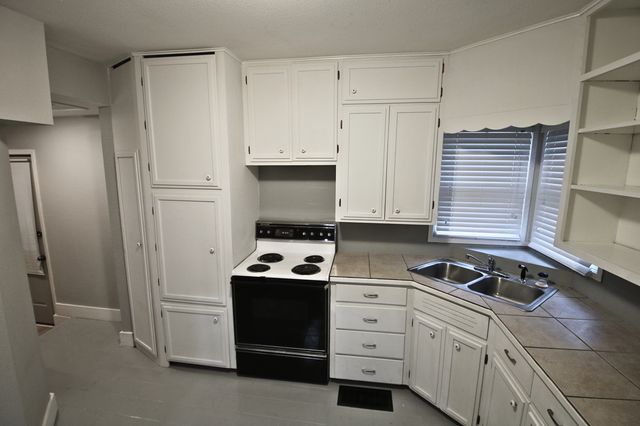 113 6th Avenue N, Fargo, ND 58102