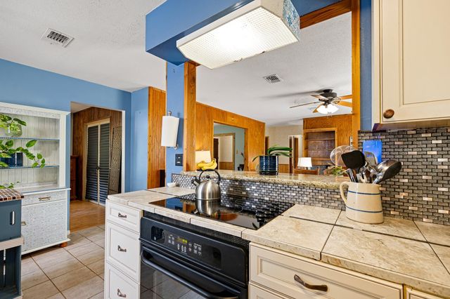 10521 Mary Lane, Manvel, TX 77578