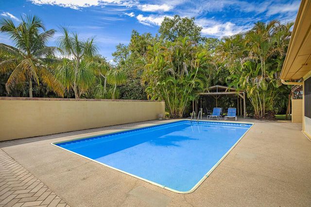 12812 Raymond Drive, Loxahatchee Groves, FL 33470