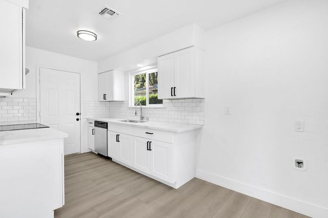 2571 S Laval, Fresno, CA 93725