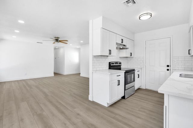 2571 S Laval, Fresno, CA 93725