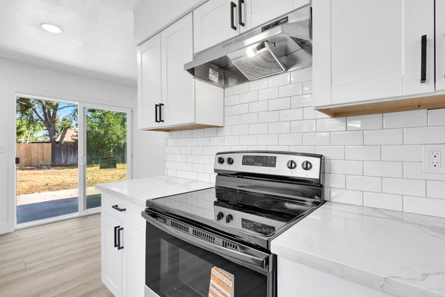 2571 S Laval, Fresno, CA 93725