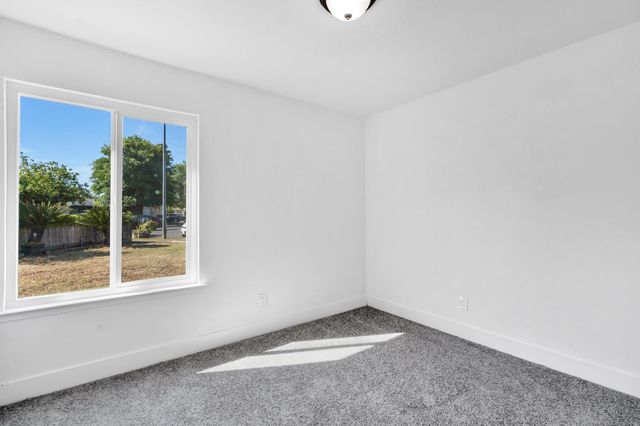 2571 S Laval, Fresno, CA 93725