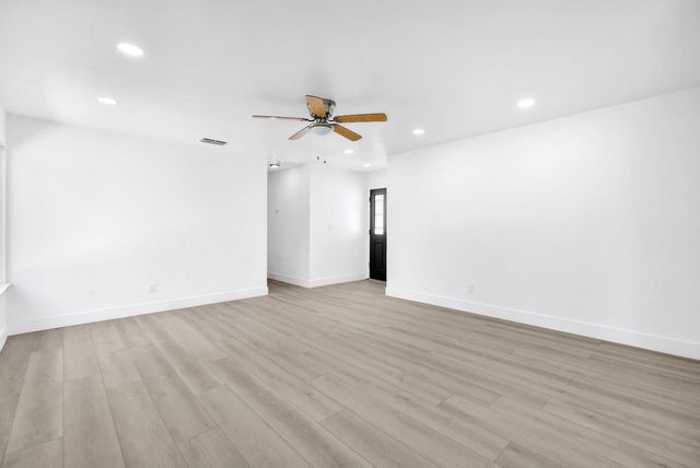 2571 S Laval, Fresno, CA 93725