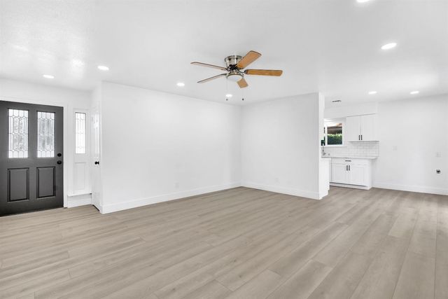 2571 S Laval, Fresno, CA 93725