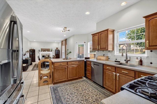 406 Arlington Meadows Dr, Louisville, KY 40023