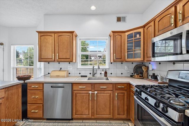 406 Arlington Meadows Dr, Louisville, KY 40023