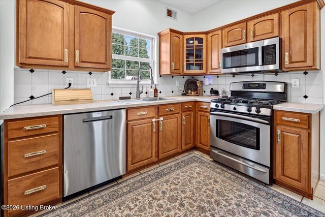 406 Arlington Meadows Dr, Louisville, KY 40023