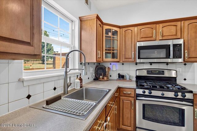 406 Arlington Meadows Dr, Louisville, KY 40023