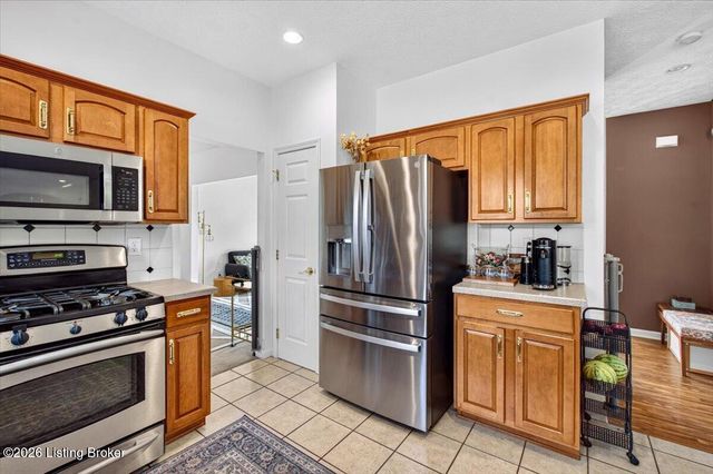 406 Arlington Meadows Dr, Louisville, KY 40023