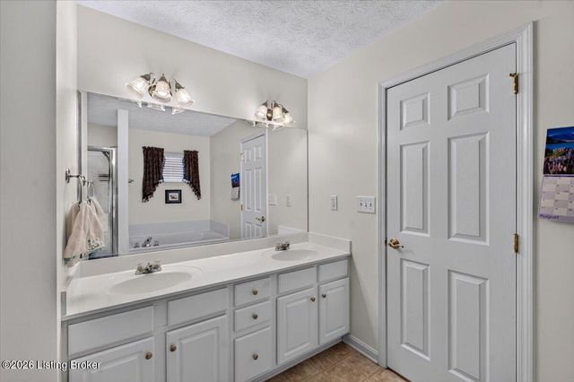 406 Arlington Meadows Dr, Louisville, KY 40023