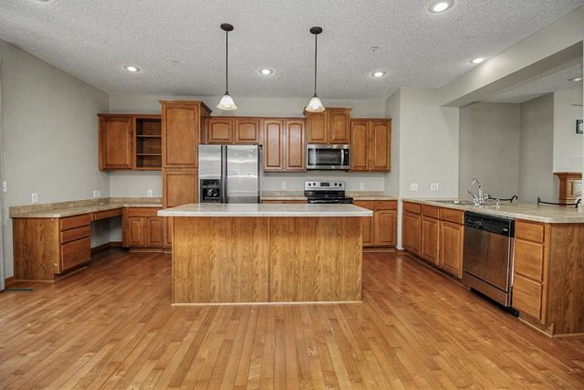 3721 Hazel Trail A, Woodbury, MN 55129