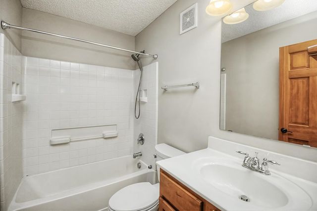 3721 Hazel Trail A, Woodbury, MN 55129
