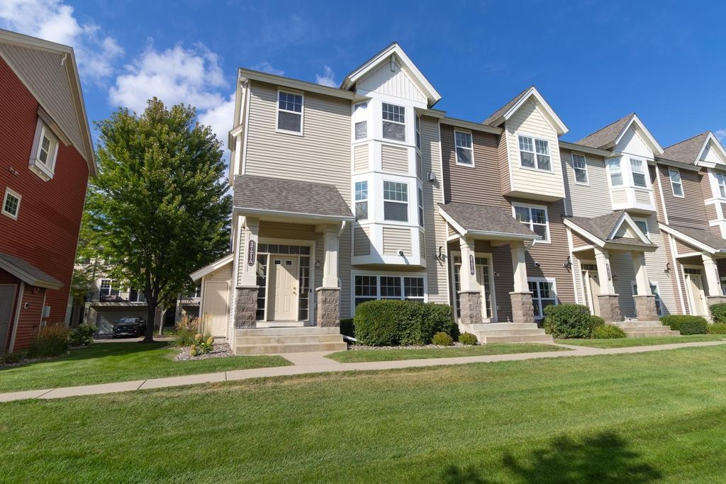 3721 Hazel Trail A, Woodbury, MN 55129