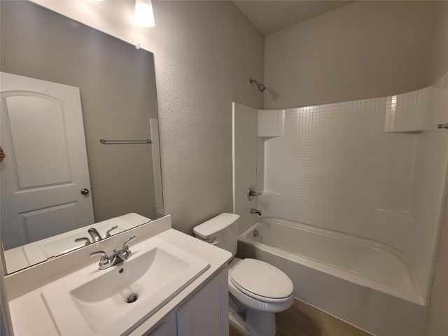 933 Ravenwood Lane, Van Alstyne, TX 75495