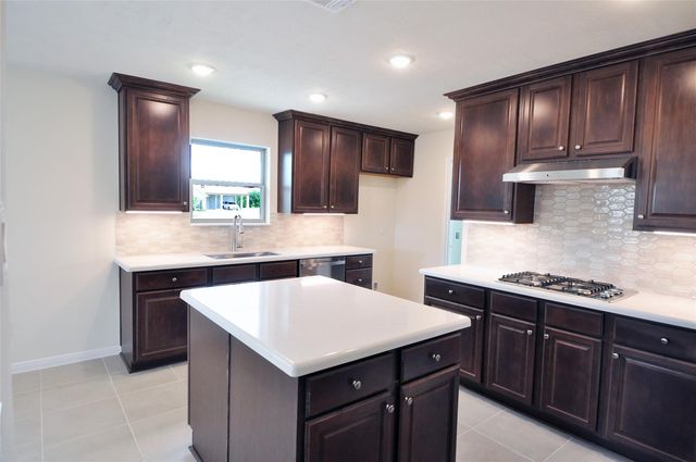 2206 Fortuna Drive, League City, TX 77539