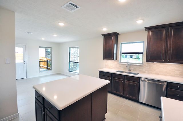 2206 Fortuna Drive, League City, TX 77539