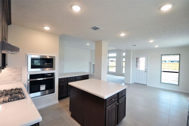 2206 Fortuna Drive, League City, TX 77539