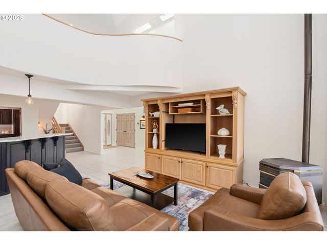 901 Fairway Ct, Manzanita, OR 97130