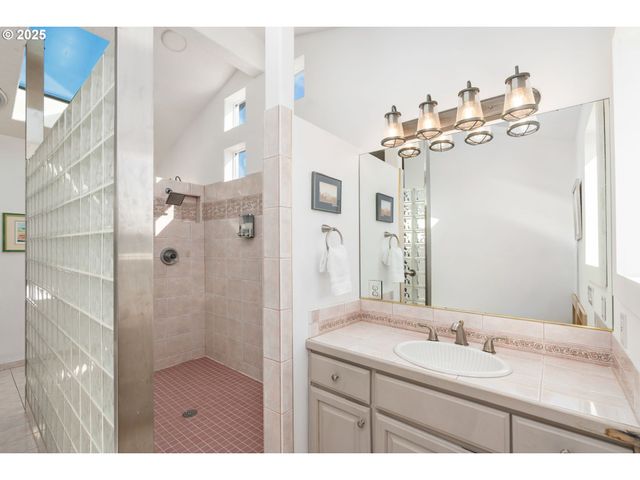 901 Fairway Ct, Manzanita, OR 97130