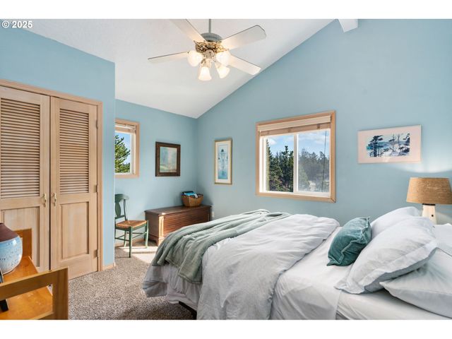 901 Fairway Ct, Manzanita, OR 97130