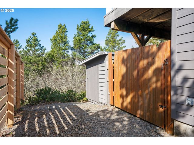 901 Fairway Ct, Manzanita, OR 97130