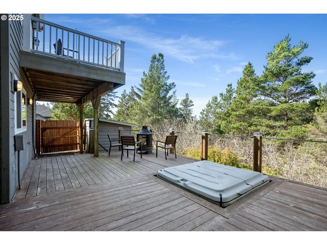 901 Fairway Ct, Manzanita, OR 97130
