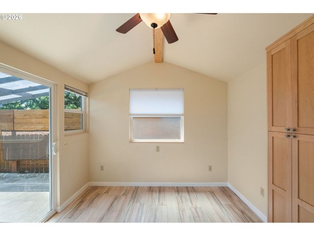 3215 E 30TH St, Vancouver, WA 98661