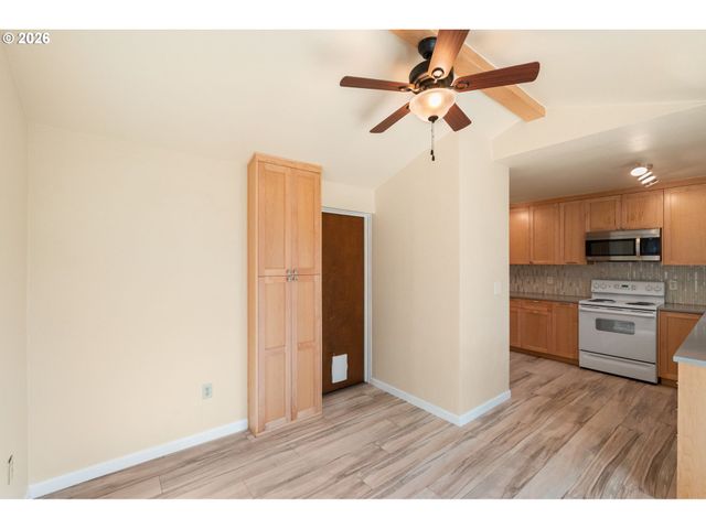 3215 E 30TH St, Vancouver, WA 98661
