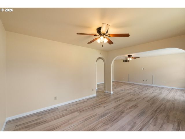 3215 E 30TH St, Vancouver, WA 98661
