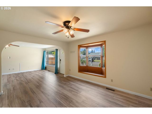 3215 E 30TH St, Vancouver, WA 98661