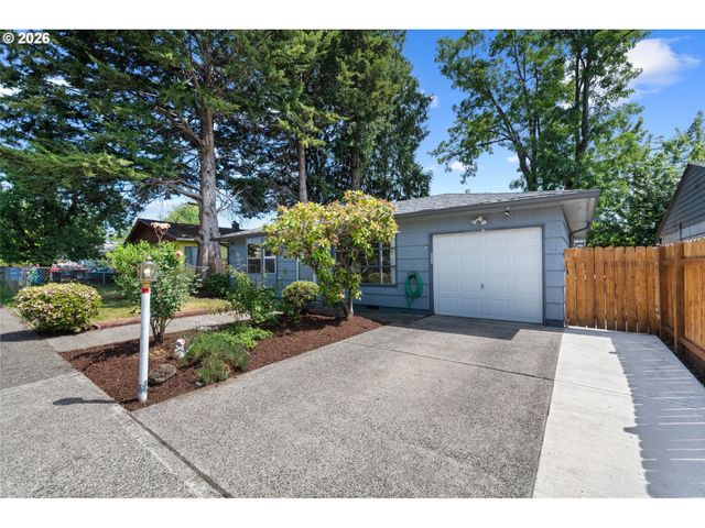 3215 E 30TH St, Vancouver, WA 98661