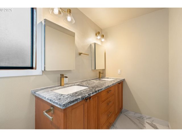 3215 E 30TH St, Vancouver, WA 98661