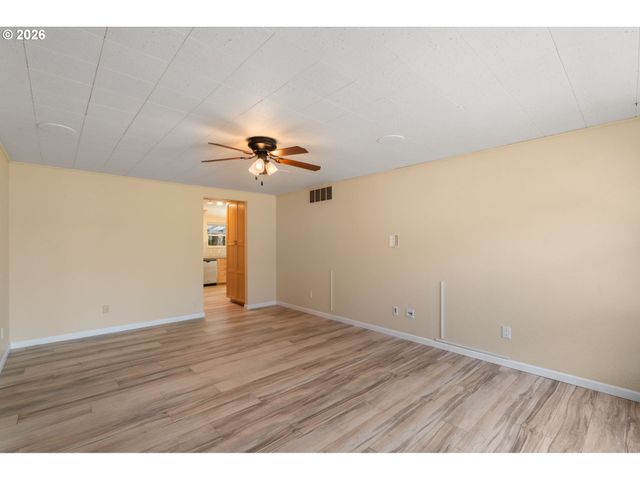 3215 E 30TH St, Vancouver, WA 98661