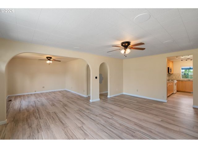 3215 E 30TH St, Vancouver, WA 98661