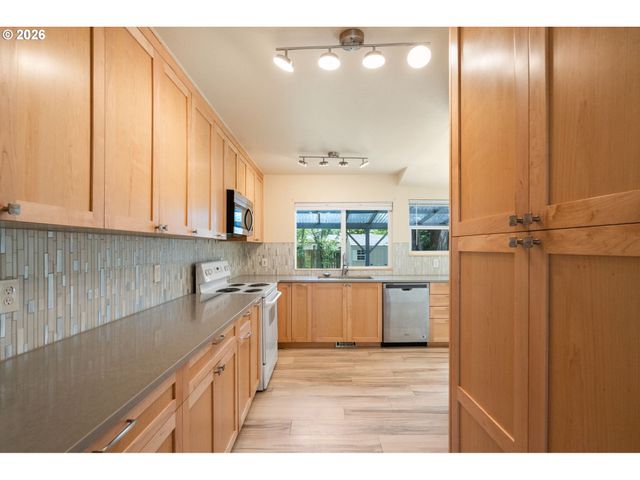 3215 E 30TH St, Vancouver, WA 98661