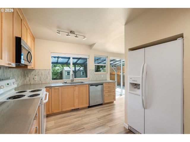 3215 E 30TH St, Vancouver, WA 98661