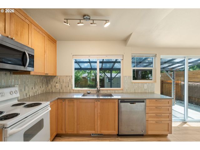 3215 E 30TH St, Vancouver, WA 98661