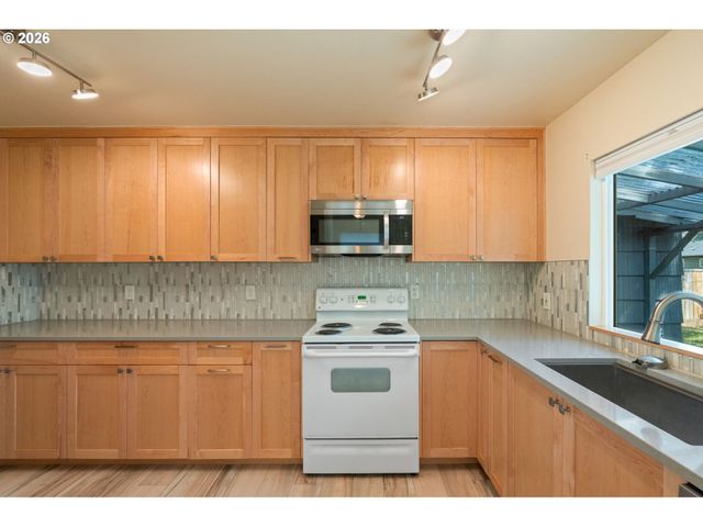 3215 E 30TH St, Vancouver, WA 98661