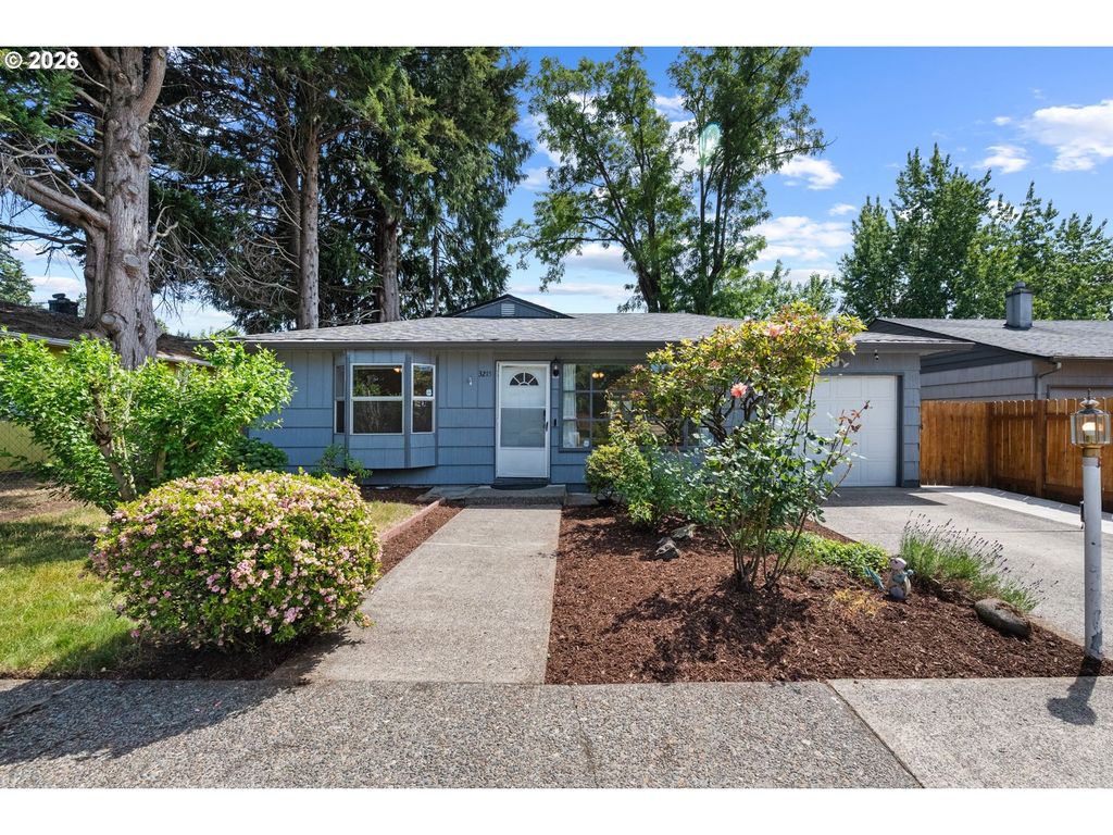 3215 E 30TH St, Vancouver, WA 98661