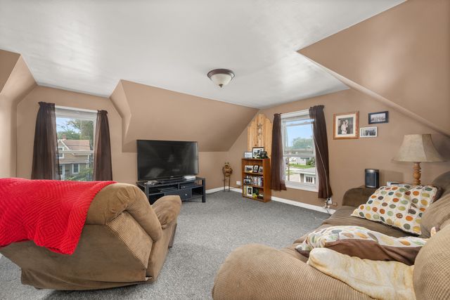 732 Park Avenue, Sycamore, IL 60178