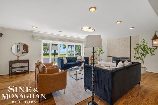 529 Lake Shore Road, Grosse Pointe Shores, MI 48236