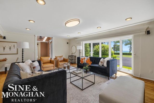 529 Lake Shore Road, Grosse Pointe Shores, MI 48236
