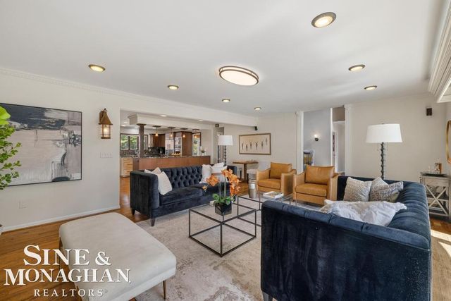529 Lake Shore Road, Grosse Pointe Shores, MI 48236