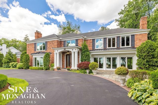 529 Lake Shore Road, Grosse Pointe Shores, MI 48236