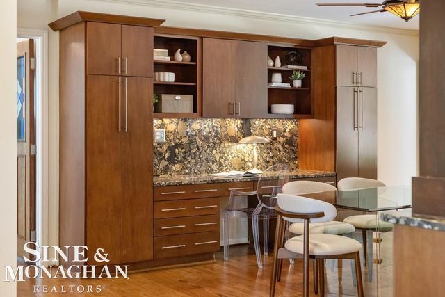 529 Lake Shore Road, Grosse Pointe Shores, MI 48236