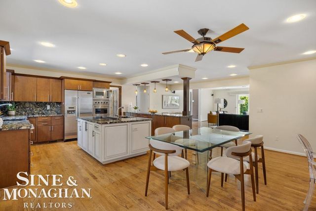529 Lake Shore Road, Grosse Pointe Shores, MI 48236